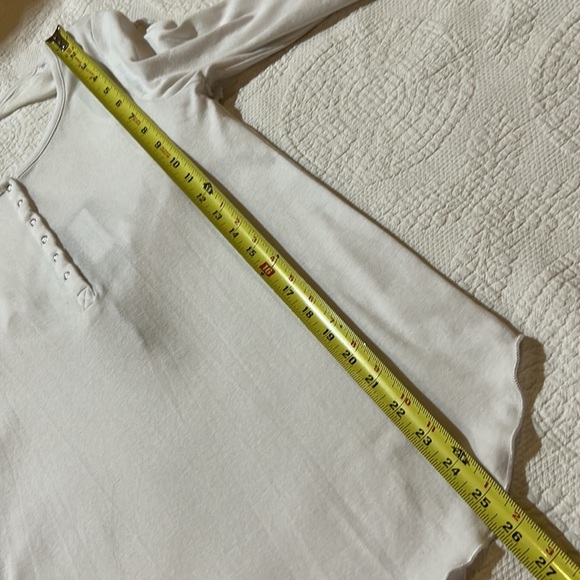 Chaser Ruffle Vent Back Henley. NWT. Medium - Picture 4 of 6